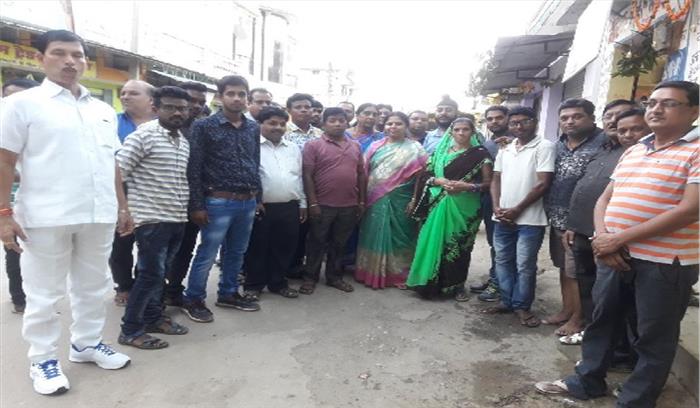विधायक रूपकुमारी ने भ्रमण कर दी दीपावली की दी शुभकामनाएं