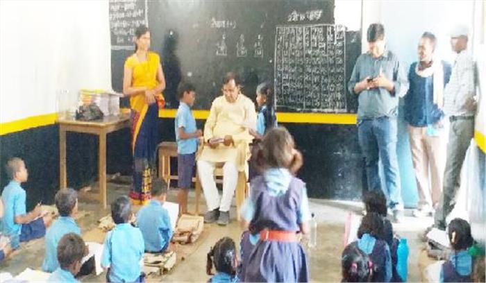 हथनीपारा स्कूल  का औचक निरीक्षण किया विधायक शर्मा  ने