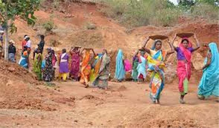 मनरेगा के तहत डेढ़ लाख ग्रामीण श्रमिक को मिल रहा रोजगार