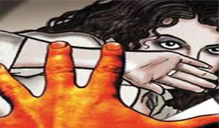 मप्र : दुष्कर्म के आरोपी भाजयुमो नेता के बड़े नेताओं से रिश्ते, कांग्रेस ने तस्वीरें जारी की मप्र : दुष्कर्म के आरोपी भाजयुमो नेता के बड़े नेताओं से रिश्ते, कांग्रेस ने तस्वीरें जारी की