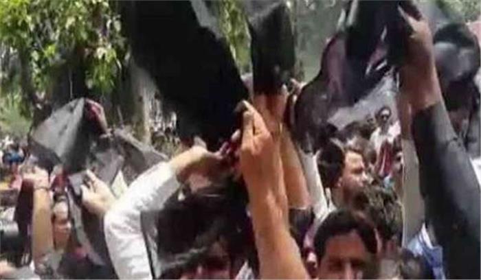 मप्र : शिवपुरी में यशोधरा राजे को दिखाए गए काले झंडे