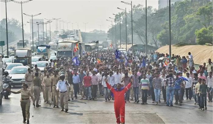 मप्र : दलित आंदोलन के दौरान व्यापक हिंसा, 6 मरे मप्र : दलित आंदोलन के दौरान व्यापक हिंसा, 6 मरे