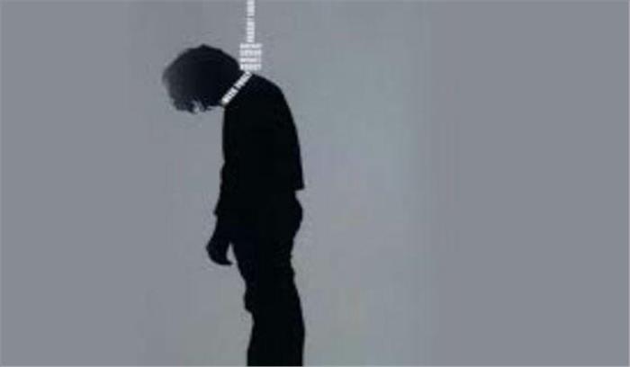 मप्र : जबलपुर में सरकारी आवास में सिपाही ने लगायी फांसी मप्र : जबलपुर में सरकारी आवास में सिपाही ने लगायी फांसी