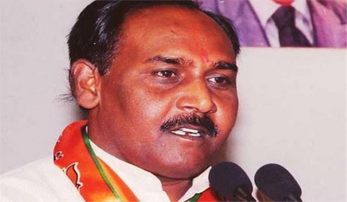 मप्र : कांग्रेस ने लाल सिंह आर्य के इस्तीफे की मांग की, धरना