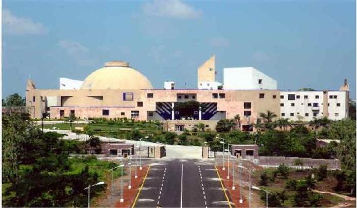 व्यापमं घोटाले की समस्याओं को लेकर विधानसभा का घेराव ​​​​​​​