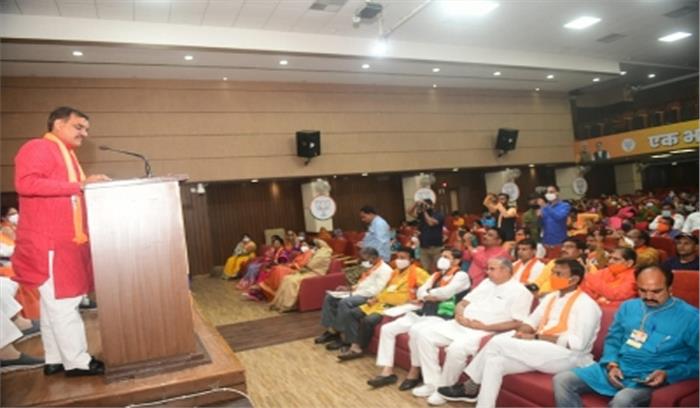 मप्र में उप-चुनाव गरीब हितैषी और गरीब विरोधी के बीच : शर्मा