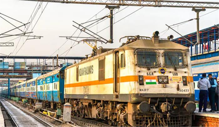 मप्र सरकार के खर्च पर कुंभ स्नान के लिए रेलगाड़ी रवाना
