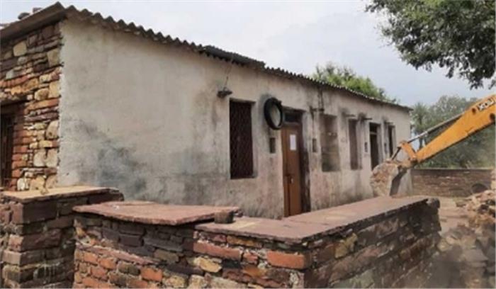 मप्र : नीमच में आदिवासी को वाहन से घसीटकर मारने वालों के मकान ढहाए गए, कांग्रेस ने जांच दल बनाया