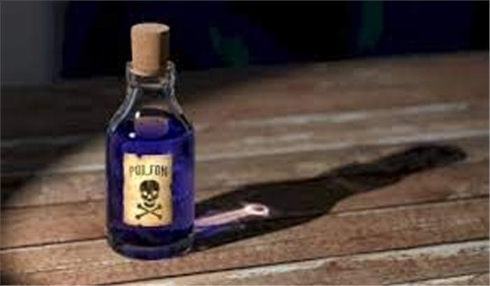 मप्र : शिवराज ने जिसके घर चाय पीने का किया था वादा, उसने जहर खाया मप्र : शिवराज ने जिसके घर चाय पीने का किया था वादा, उसने जहर खाया