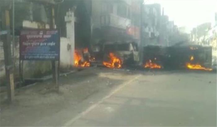 मप्र में व्यापक हिंसा, 6 की मौत, कई जगह कर्फ्यू जारी मप्र में व्यापक हिंसा, 6 की मौत, कई जगह कर्फ्यू जारी