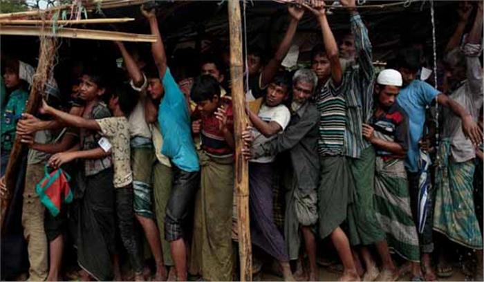 म्यांमार में  भड़की हिंसा के बाद 6,700 रोहिंग्या: रिपोर्ट