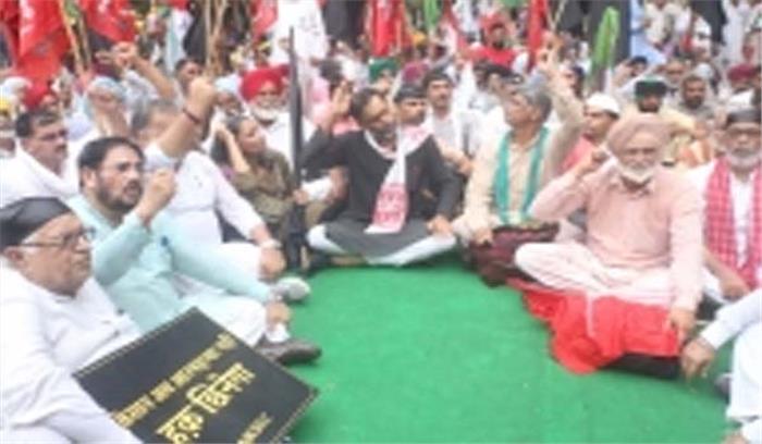 एमएसपी मुद्दे पर सरकार के खिलाफ किसानों का दिल्ली में मार्च