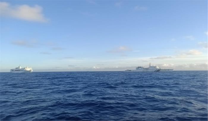 एमवी कवरत्ती पर समुद्र में आग लगने पर भारतीय तटरक्षक बल ने बचाने में मदद की