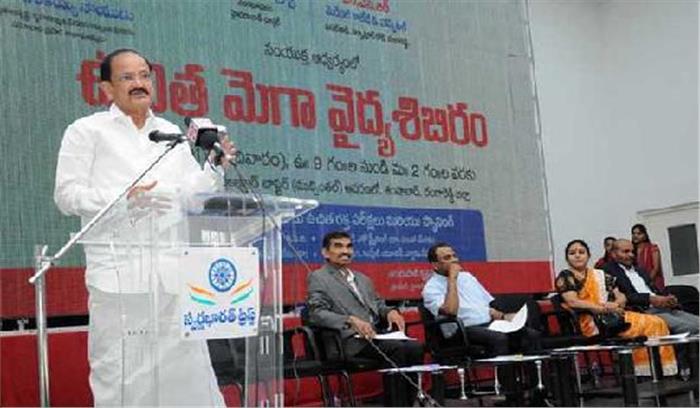 कश्मीर जैसे प्रत्येक मुद्दों को राजनीतिक रंग देने में लगे विपक्षी दल: वेंकैया 