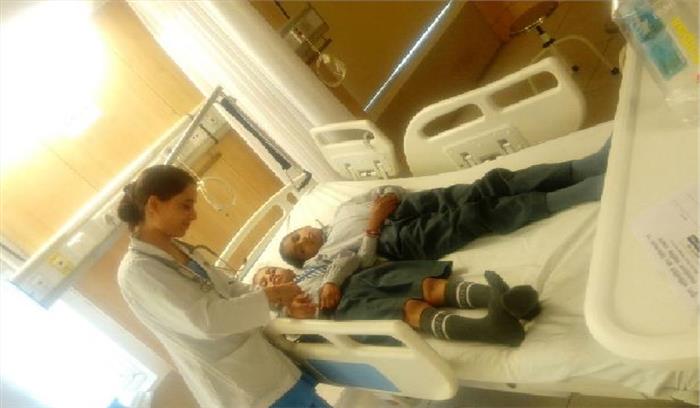 पेट के कीड़े मारने की दवा खाते ही बीमार पड़े 50 स्कूली बच्चे