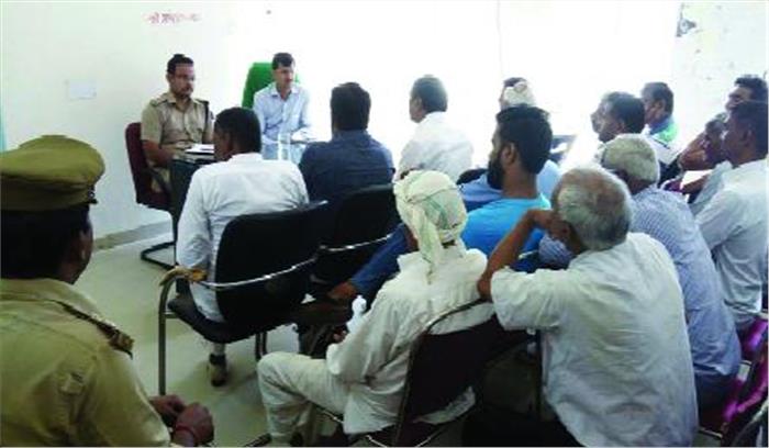 पुलिस प्रशासन ने शांति बनाए रखने के लिए दोनों पक्षों से की बातचीत