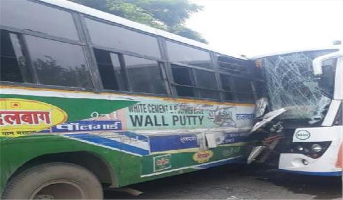 2 बसों की भिड़ंत में15 लाेग मामूली हताहत