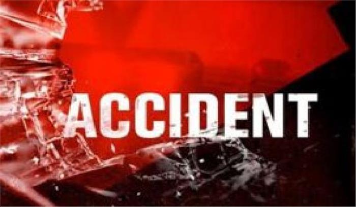 डंपर की चपेट में आने से पिता और पुत्र की मौत