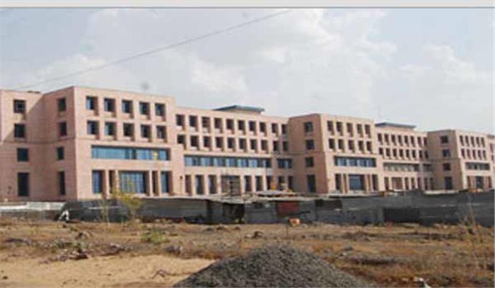 भोपाल एम्स के छात्राओं से छेड़छाड़, आयोग में रिपोर्ट तलब