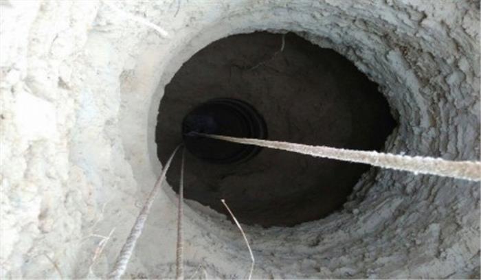 बोरवेल गड्ढे में गिरे प्रहलाद को बचाने के लिए बनाई जा रही सुरंग