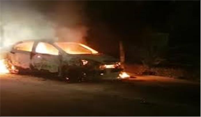 सीएमओ की कार में बदमाशों ने आग लगाई दी