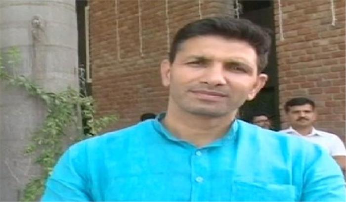 कांग्रेस विधायक जीतू पटवारी की रिहाई की मांग को लेकर धरना