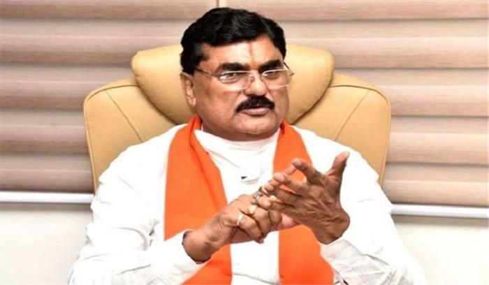 स्वदेशी अपनाएं, आत्मनिर्भर प्रदेश बनाएं : पटेल स्वदेशी अपनाएं, आत्मनिर्भर प्रदेश बनाएं : पटेल