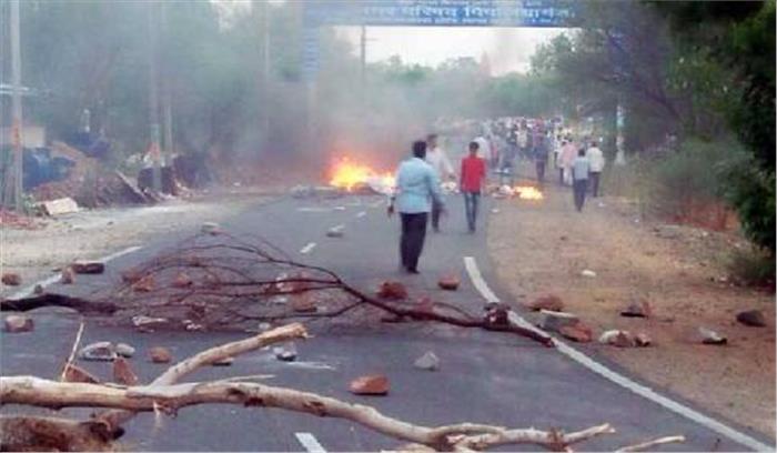 किसान आंदोलन पर बैठकों का दौर जारी, नेताओं को रोका गया