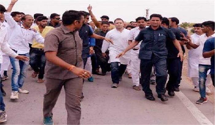 नयागांव में पुलिस ने राहुल गांधी को लिया  हिरासत  में