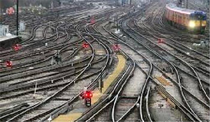 रेलवे जंक्शन के फुट ओवर ब्रिज पर बम फेंकने की धमकी