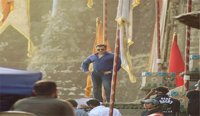 मध्य प्रदेश :महेश्वर में शिवलिंग पर तखत लगाने पर सलमान खान पर हमलावर हुई भाजपा