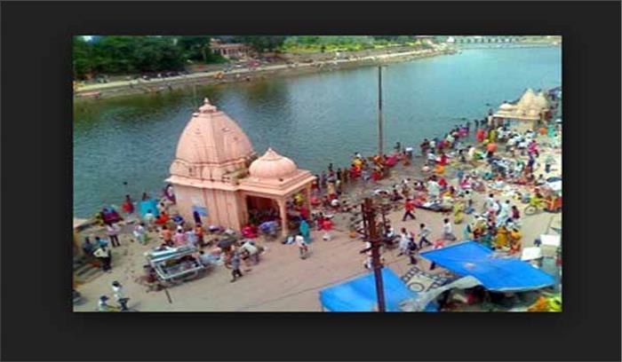 मध्यप्रदेश: श्रद्धालुओं ने शिप्रा नदी में लगाई डुबकी