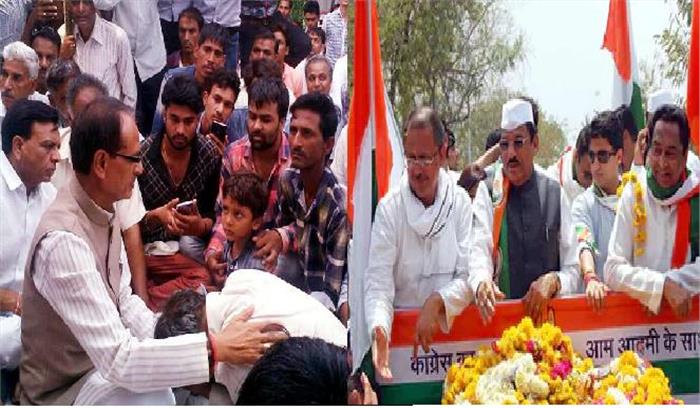 मंदसौर में पीड़ित किसानों से मुलाकात, भोपाल में कांग्रेस का सत्याग्रह