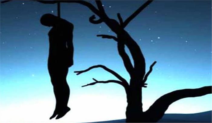 युवक ने बीमारी के चलते पेड़ से लटककर की आत्महत्या