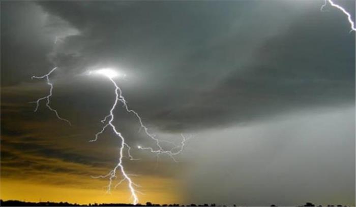 मध्यप्रदेश: बिजली गिरने से पेड़ के नीचे खड़े एक व्यक्ति की मौत