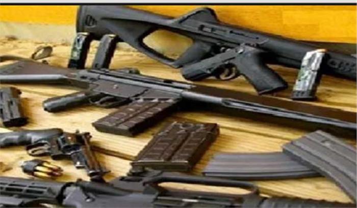 पुलिस ने अवैध हथियारों की खेप के साथ एक तस्कर को किया गिरफ्तार