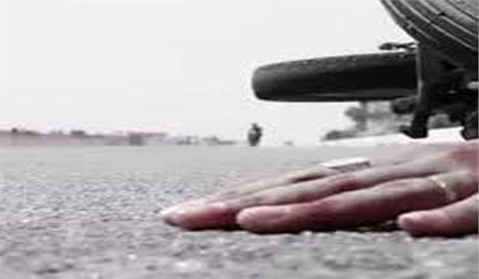 अज्ञात वाहन की टक्कर से मोटर साइकिल सवार एक व्यक्ति की मौत, दूसरा घायल अज्ञात वाहन की टक्कर से मोटर साइकिल सवार एक व्यक्ति की मौत, दूसरा घायल