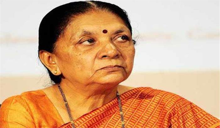 आनंदीबेन पटेल ने शहीद स्मारक पर शहीदों को श्रद्धांजलि अर्पित की