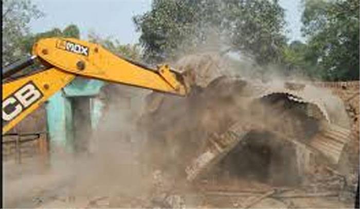 प्रशासन ने सरकारी जमीन से अवैध अतिक्रमण हटाया