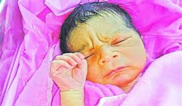 नवजात शिशु मिला, पुलिस ने अस्पताल पहुंचाया