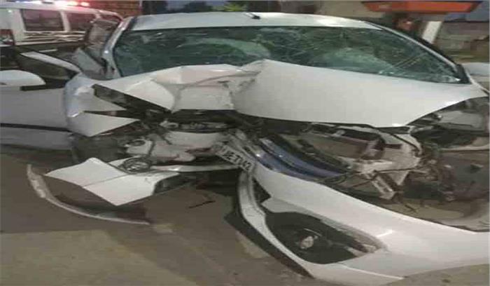 मप्र : डिवाइडर से टकराई कार, 5 की मौत   