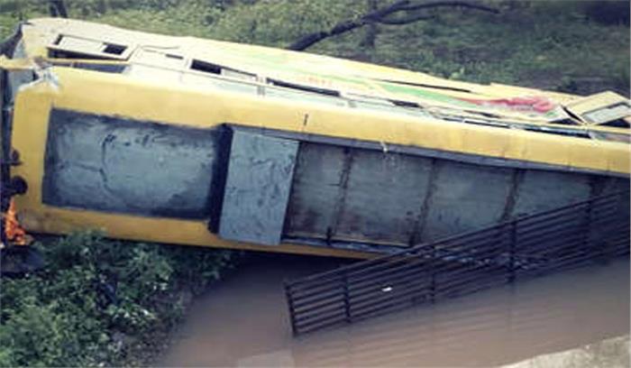 भोपाल में भाजपा कार्यकर्ताओं की बस हादसे का शिकार, एक की मौत