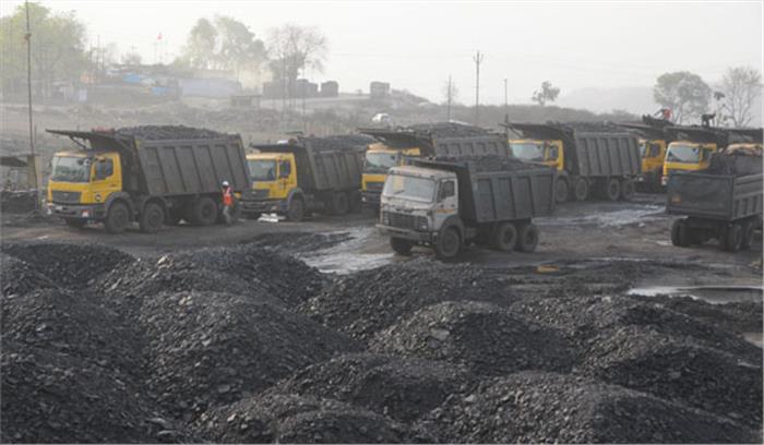 कोल माइंस की जमीन पर बना दो मंजिला मकान तोड़ा गया