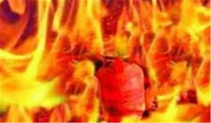 सिलेंडर से हुए विस्फोट से परिवार के चार सदस्यों की मौत