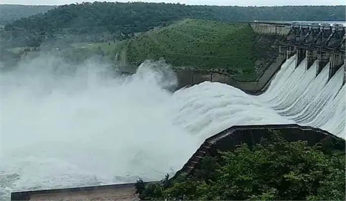 शिवपुरी में लगातार बारिश से अटल सागर बांध के आठ गेट खोले