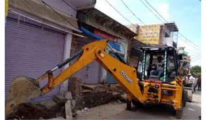 भिंड में एक धर्मशाला और उसमें बनी 18 दुकानों को तोड़कर हटाया अतिक्रमण