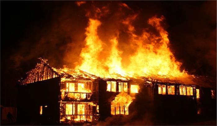 मध्यप्रदेश:  मकानों में लगी आग, दर्जन भर पशुओं की मौत