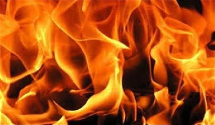 मध्यप्रदेश : एएनएम के वाहन पर लगायी आग, आरोपी फरार