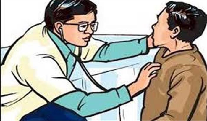  विस्थापित किए जाने से पहले एसडीएम ने किया ग्रामीणों का स्वास्थ्य परीक्षण