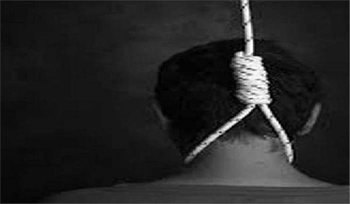 जबलपुर में युवक ने फांसी लगाकर की आत्महत्या जबलपुर में युवक ने फांसी लगाकर की आत्महत्या